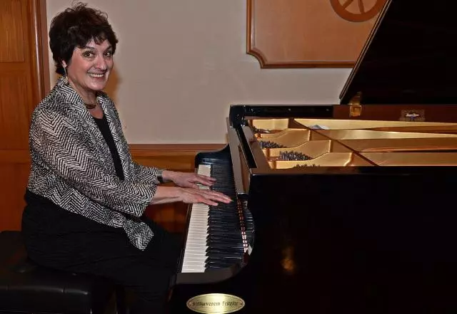 nina_tichman_piano_125620 nina-tichman-al-pianoforte